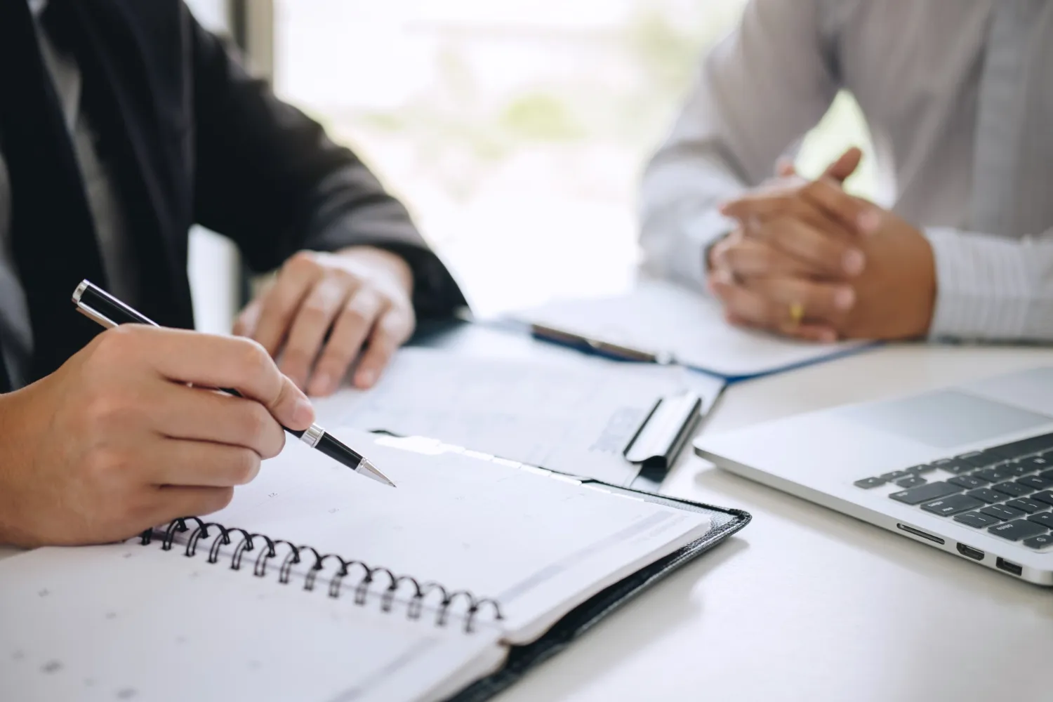 Hỗ trợ chuẩn bị và xử lý hồ sơ hành chính